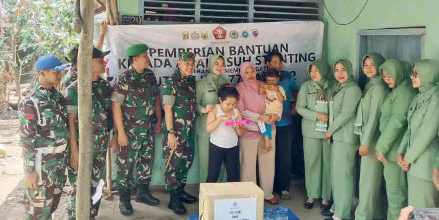 HUT ke-77 TNI, Dandim 0414/Belitung Bagikan Bantuan kepada Anak Asuh Stunting