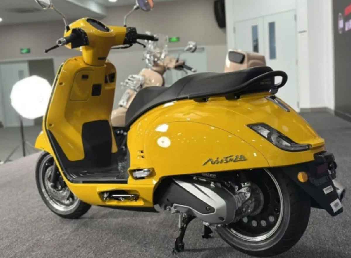 Honda NS150LA Meluncur, Skutik 150cc Bergaya Vespa dengan Harga Menarik