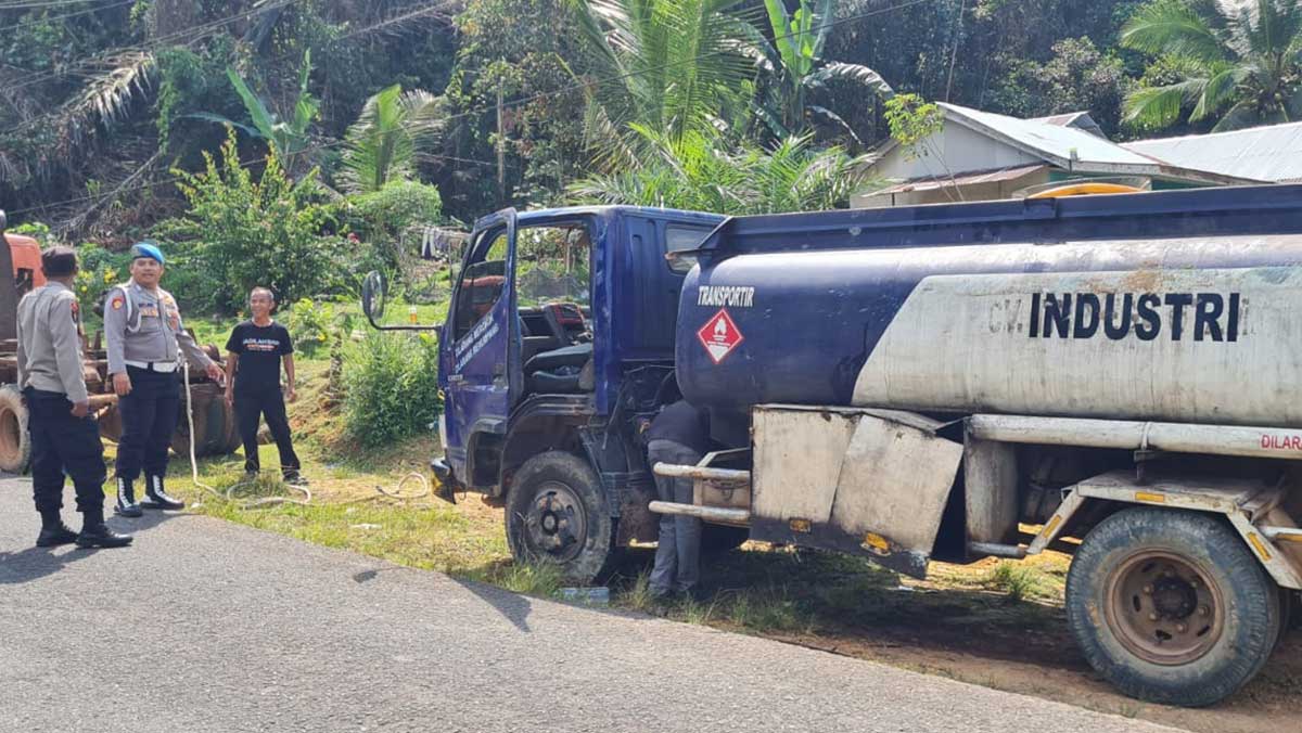 Truk Kecelakaan Mobil Tangki Ungkap Skandal Solar di Belitung, 9 Orang Jadi Tersangka