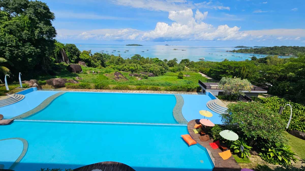 11 Hotel Belitung View Pantai Terbaik untuk Libur Akhir Tahun, Bangun Tidur Langsung Disapa Laut