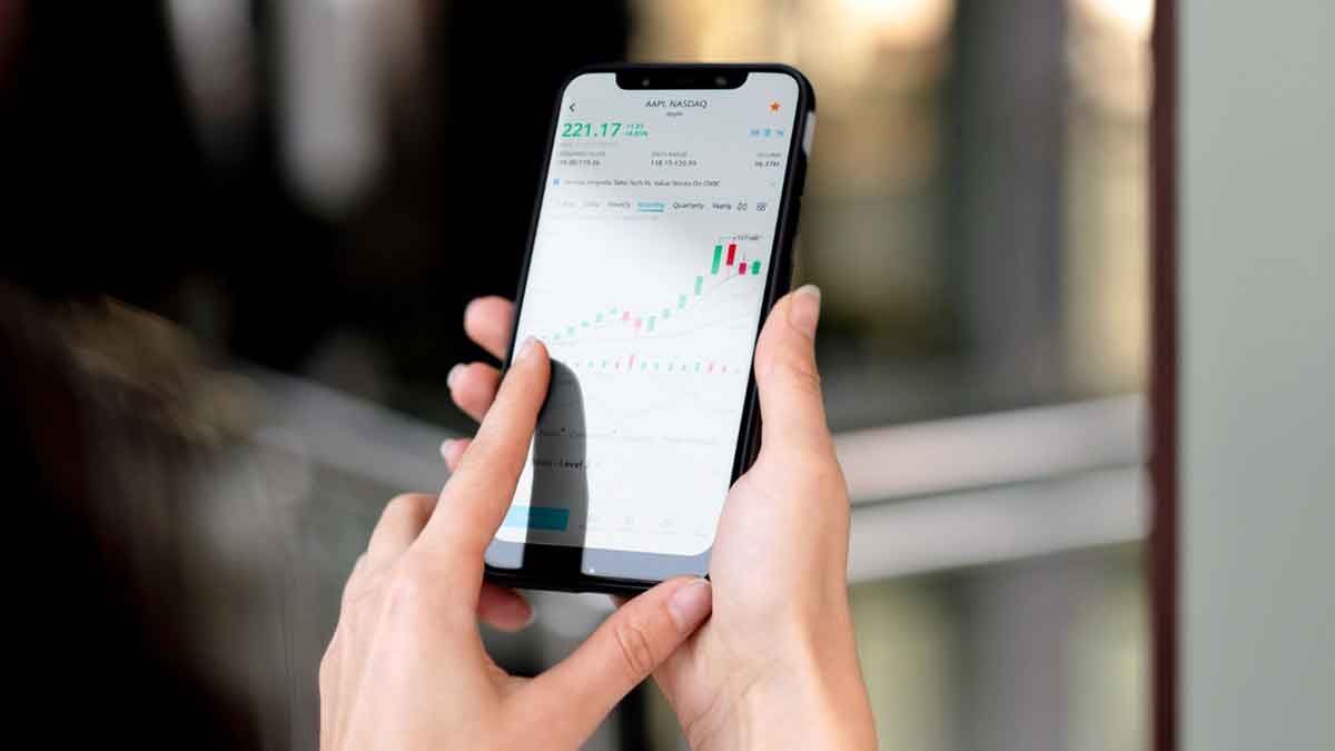 Hati-Hati Pilih Aplikasi Saham! Ini 8 Platform Penghasil Uang Resmi dan Diawasi OJK 2025