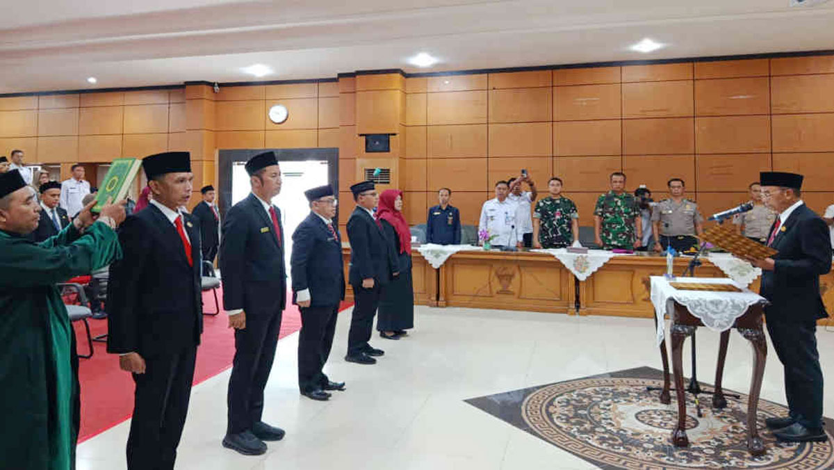 Bupati Belitung Lantik 5 Pejabat Administrator dan Pengawas, Tekankan Profesionalisme