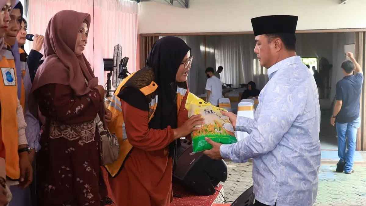 Kapolda Babel Berbagi Santunan Usai Salat Idulfitri 2026, Wujud Nyata Kepedulian Polri 