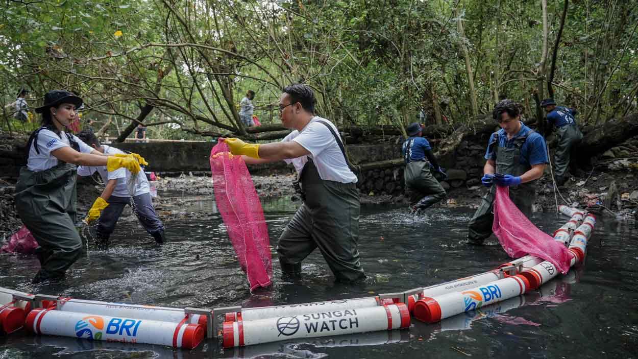Aksi Nyata BRI di Hari Sungai Nasional, Jaga Ekosistem Lewat Bersih-Bersih dan Edukasi Sampah