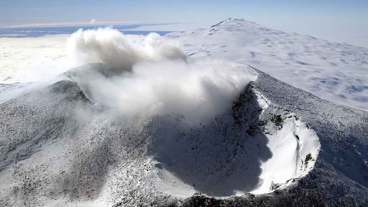 Bukan Mitos! Gunung di Antartika Ini Muntahkan Emas Tiap Hari