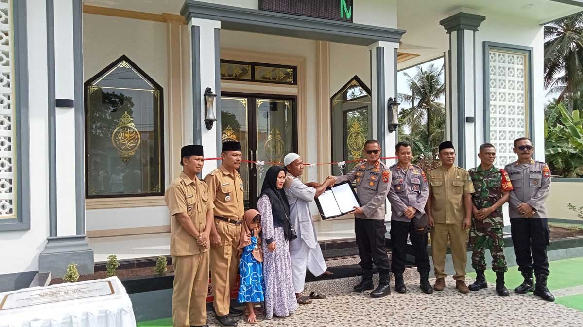 Pengusaha Asal Desa Selingsing Hibahkan Mushola ke Polres Belitung Timur