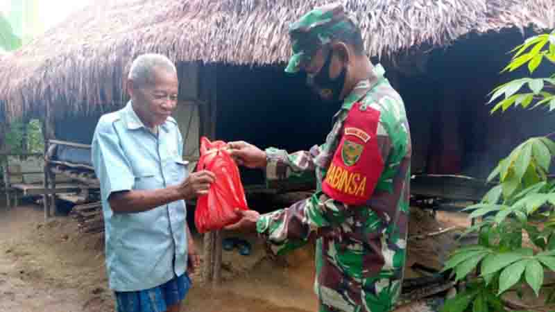 Babinsa Kodim Belitung Distribusikan 600 Paket Daging Idul Adha
