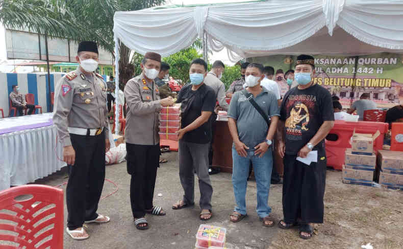 Pemberian Daging Kurban Wujud Perhatian Polres Beltim ke Wartawan