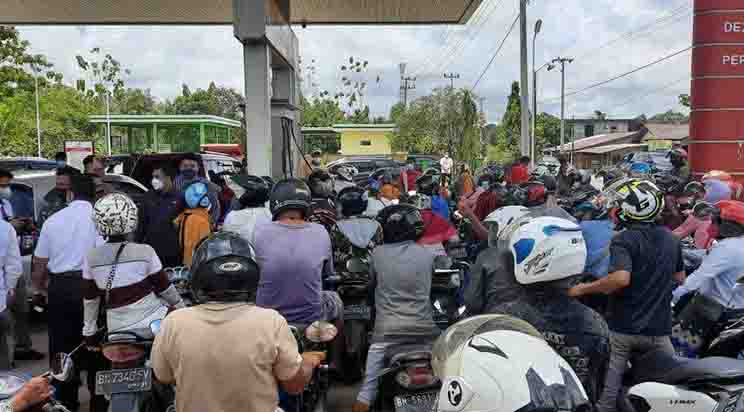 Bupati Beltim: Antrian Panjang di SPBU Karena Banyak Pengerit