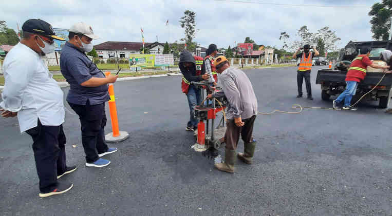 Kualitas Jalan Depan Kantor Bupati Beltim Buruk, DPRD Babel: Tunda Pembayarannya