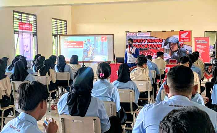 Honda Kampanye Cari_Aman Bersama Siswa SMK Negeri 1 Sijuk