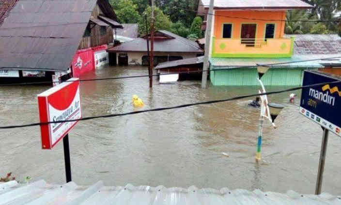 Antisipasi Banjir, Burhanudin Ingatkan Camat & Kades Jaga Kebersihan