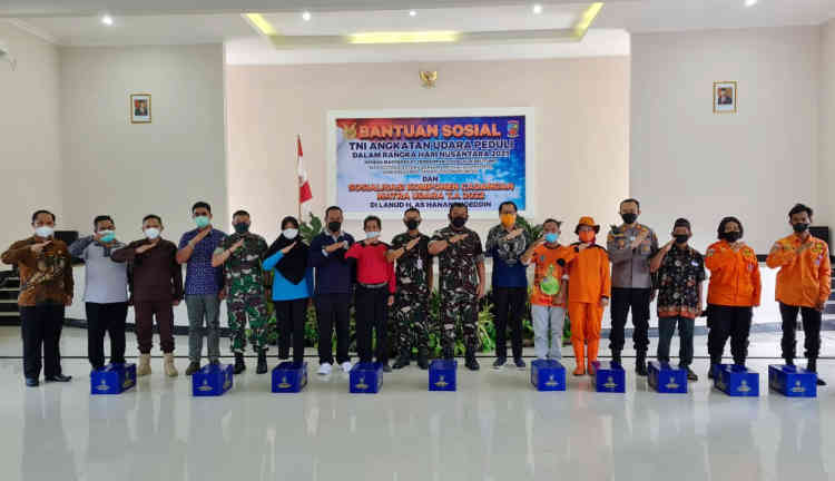 Aspotdirga Kasau Bagikan 1.000 Paket Sembako kepada Masyarakat Belitung