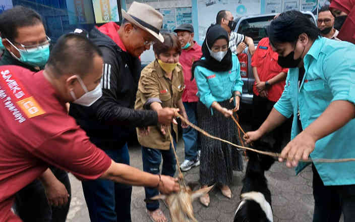 Sumeks.co Juarai Lomba Internal Grup WSM, Dahlan Iskan Berikan Hadiah