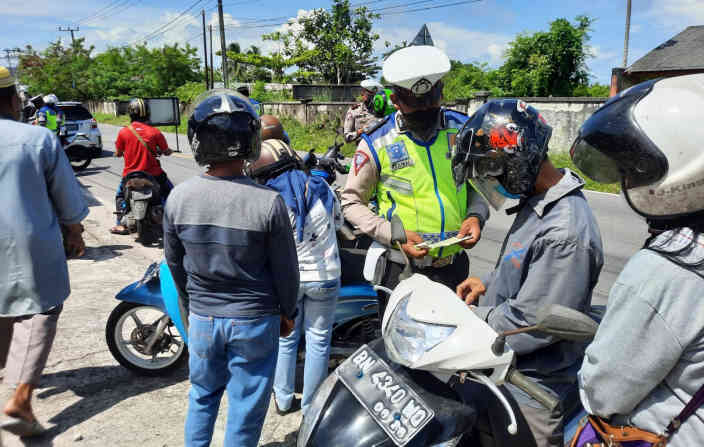 Pengendara Motor di Belitung Banyak Melanggar, Tak Pakai Helm SNI