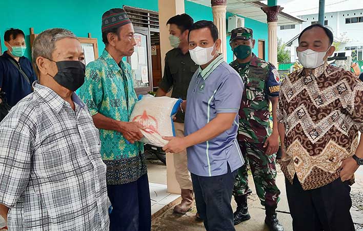 11 Desa Terima Paket Sembako dan Uang Tunai dari PT SWP