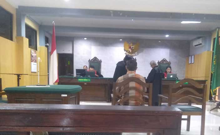 Kasus Besi Tua Belitung, Kari Didakwa Pasal Berlapis