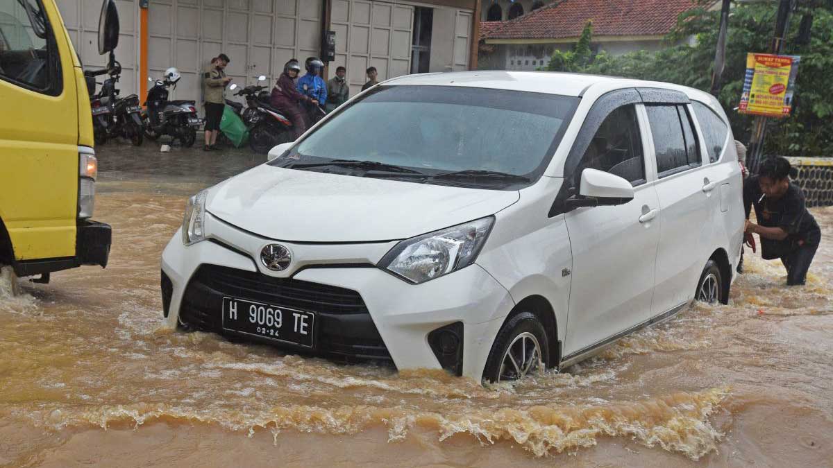 Hati-Hati! Ini Tanda-tanda Mobil Bekas Terendam Banjir, Teliti Sebelum Beli