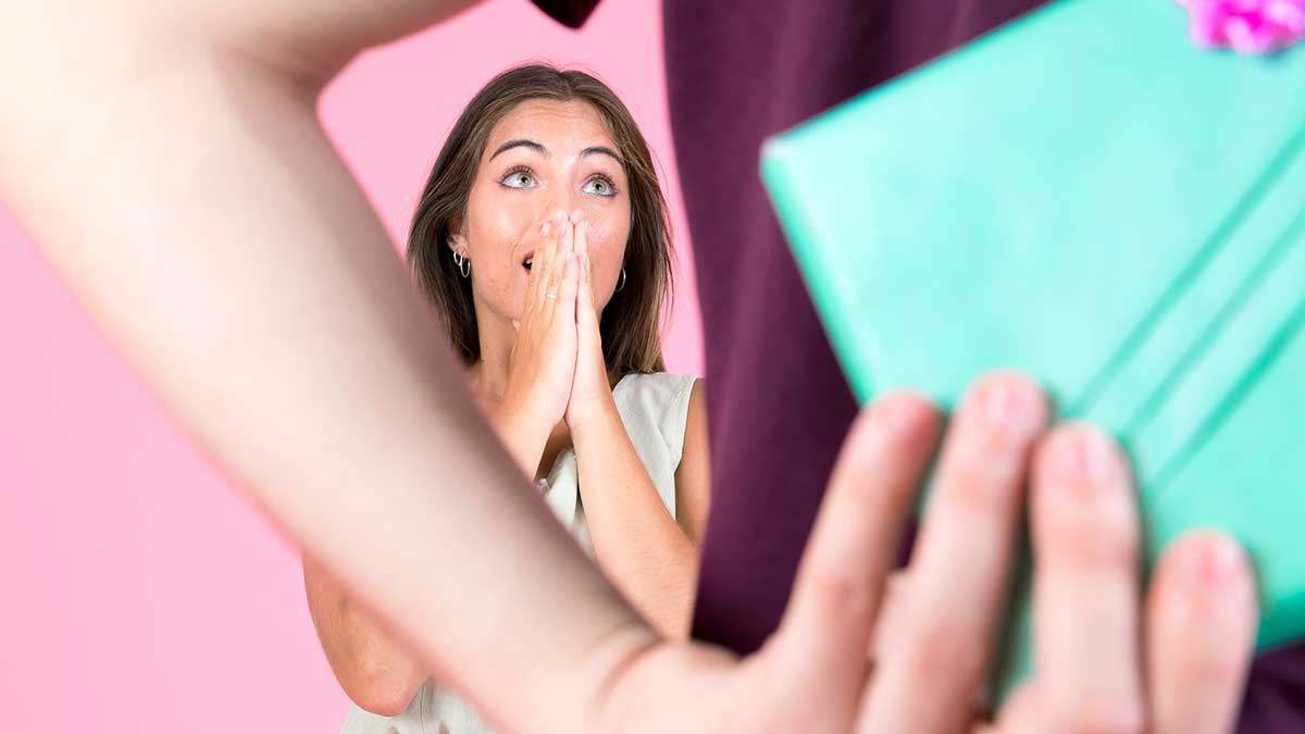 Hati-Hati! 4 Hadiah Sepele Ini Bisa Bikin Sial, Mending Tolak Aja