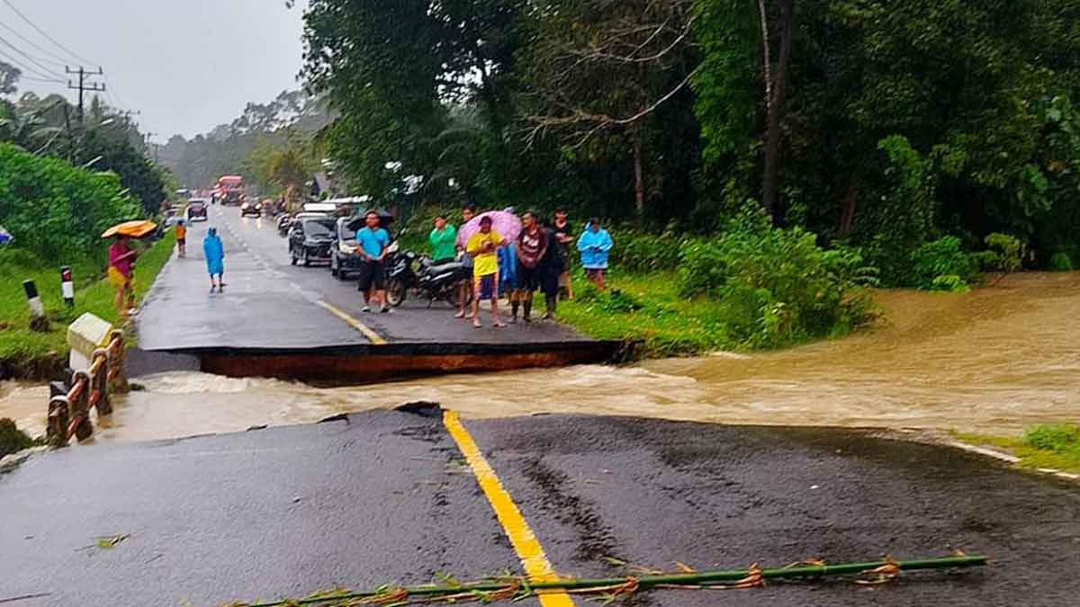 Jembatan Jalan Nasional di Aik Ruak Putus Diterjang Banjir, Bupati Beltim Ambil Langkah Cepat