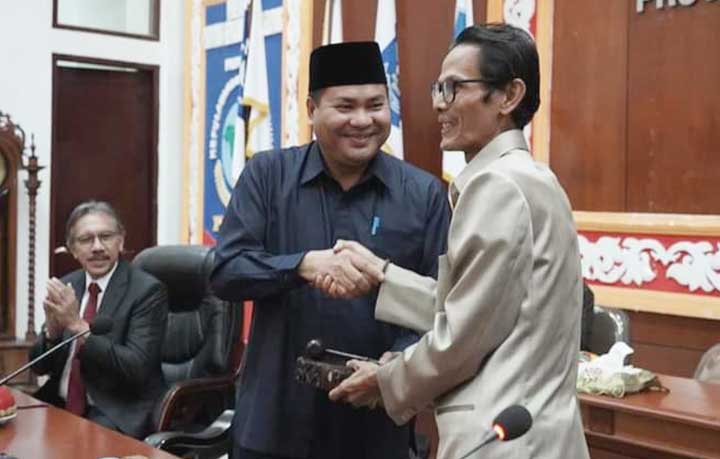 Adet Mastur Plt Ketua DPRD Provinsi Babel, Gantikan Herman Suhadi