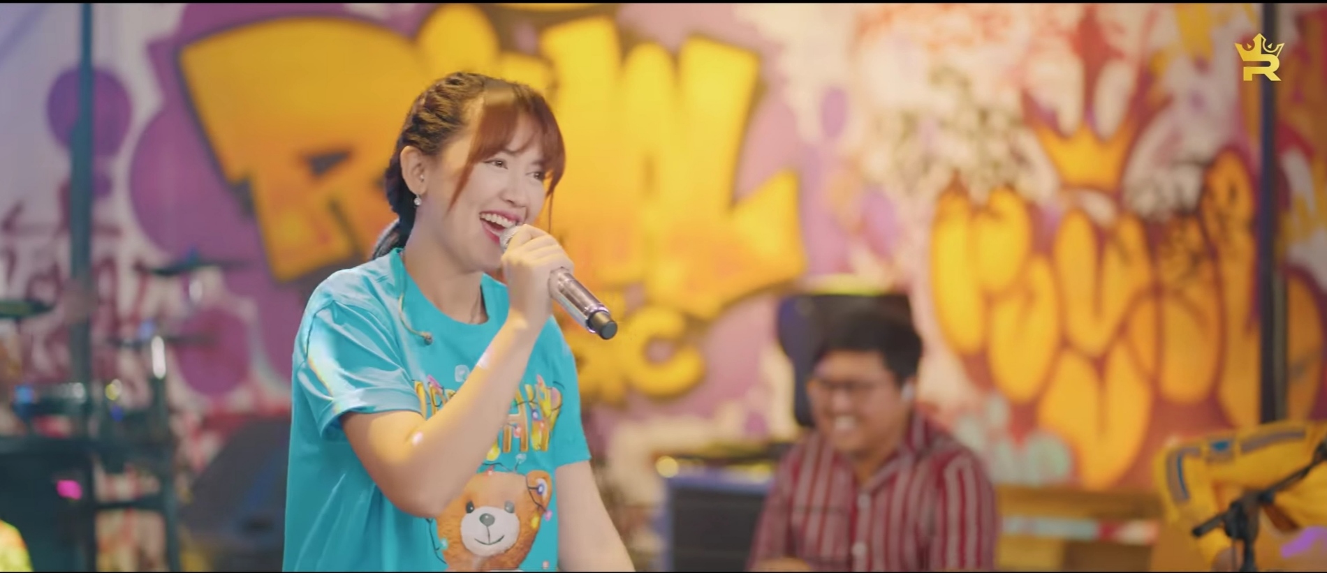 Lirik dan Terjemahan Lagu Pambasilet Happy Asmara yang Lagi Viral di Tiktok 