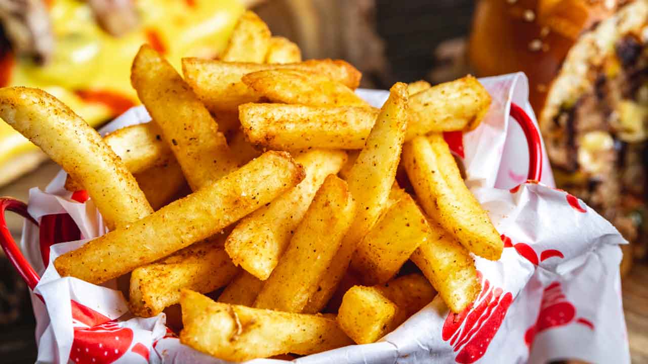 Bisnis Camilan Laris 2025! 10 Ide Makanan Ringan Tahan Lama Modal Kecil Terbukti Cuan
