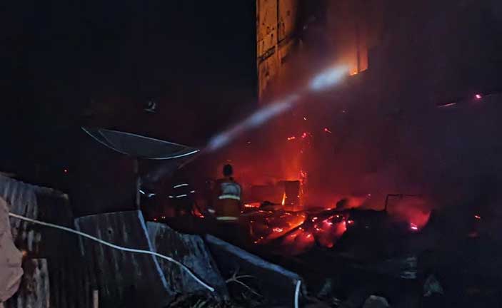 Dua Rumah Warga Desa Kurnia Jaya Ludes Terbakar, Ini Dugaan Pemicu Kebakaran