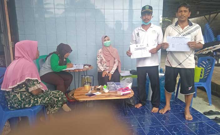 Puskesmas Tanjung Binga dan Pemdes Batu Itam Berikan Obat Kaki Gajah