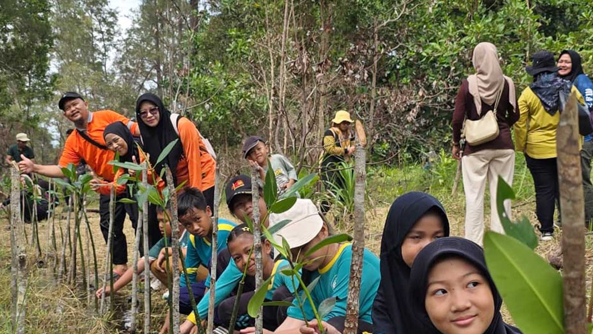 Gerakan Lingkungan di Belitung Timur, 1.000 Bibit Ditanam untuk Selamatkan Pesisir
