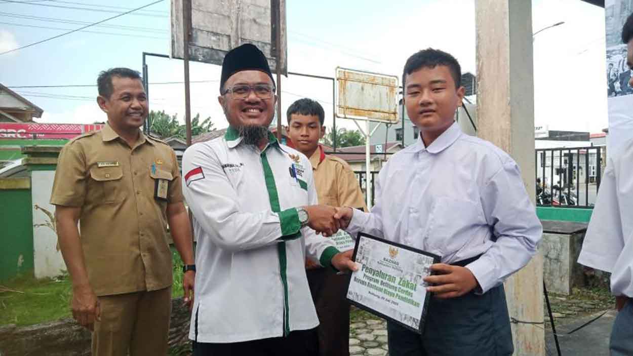 Anak Kurang Mampu di Belitung Dapat Bantuan Pendidikan dari Baznas, Ini Besarannya