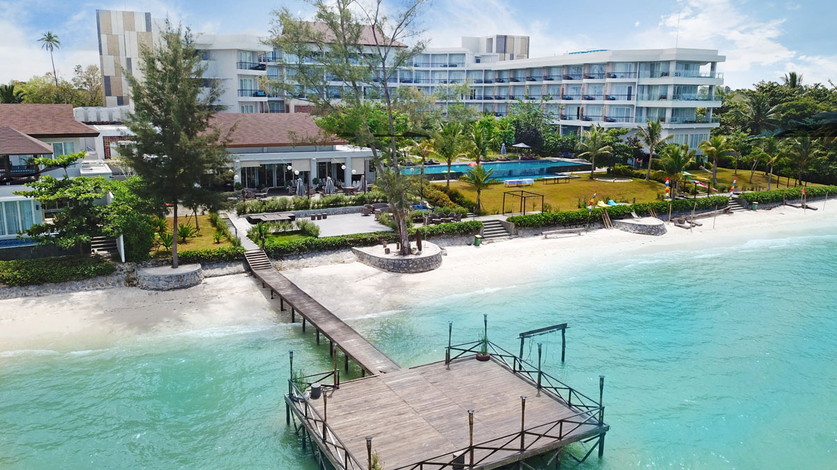 Hotel Mewah di Belitung Dekat Pantai Populer, View Lautnya Bikin Betah Liburan