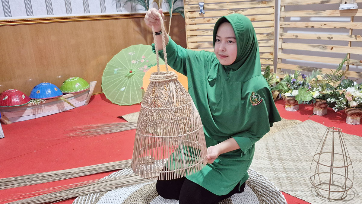 Kerajinan Lidi Nipah Belitung Tembus Pasar Cenderamata, Potensi Lokal Naik Kelas