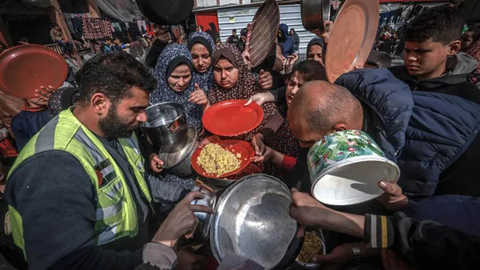Pasukan Israel Tembak Kerumunan Orang yang Menunggu Bantuan Makanan, Satu Orang Tewas