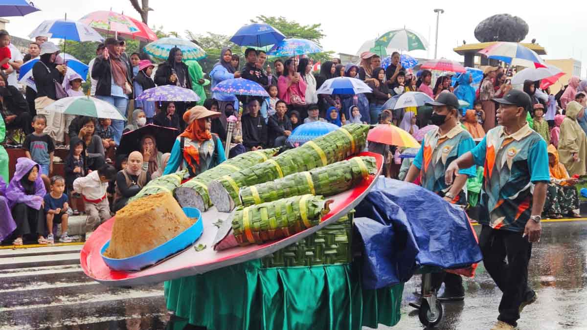 Pawai Pembangunan Belitung Momen Bangkitkan Ekonomi & Pariwisata, Ini Rencana Bupati Kedepan