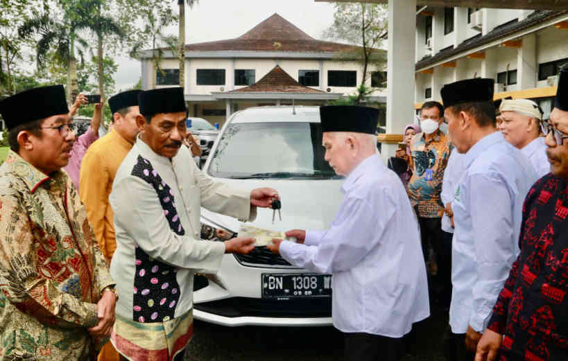 MUI Babel Serahkan Mobil Operasional MUI Belitung 