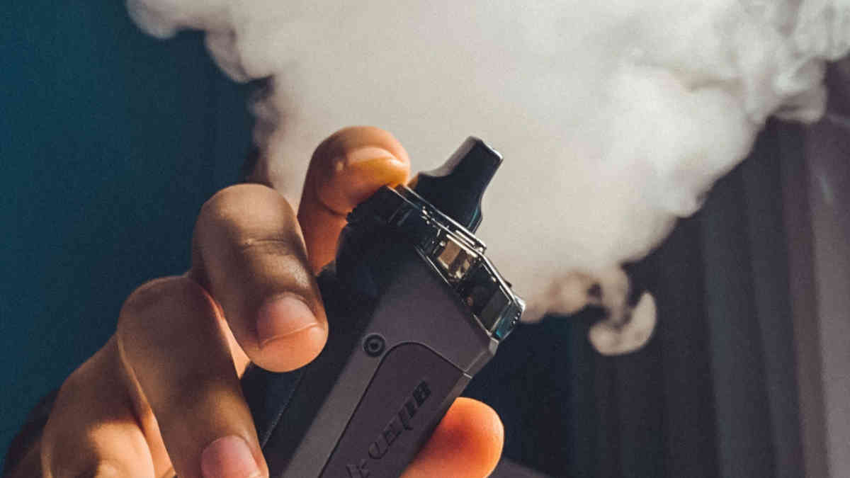 Amankah Penggunaan Rokok Elektrik Alias Vape Bagi Kesehatan? Ini Kata Prof Elisna