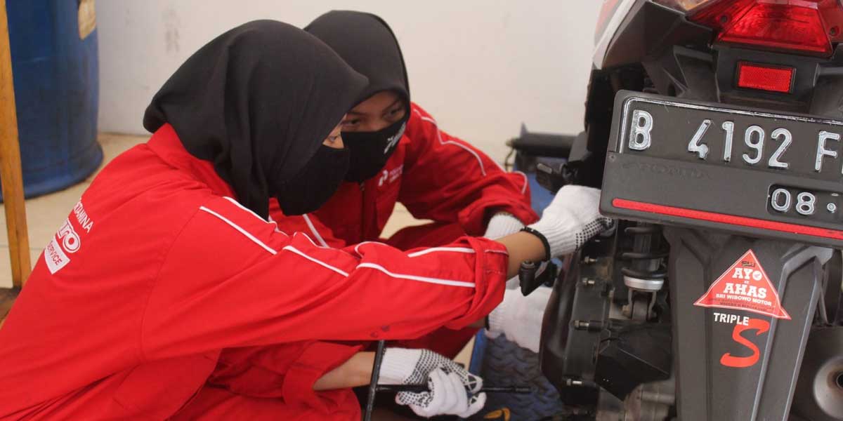 Cara Mudah Rawat Sepeda Motor Untuk Kaum Wanita