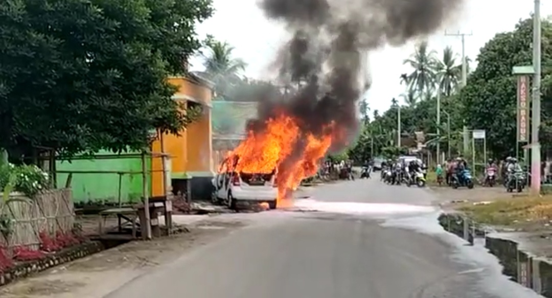 Dhuuaar, Mobil Karimun Tangki Modifikasi Terbakar dan Meledak