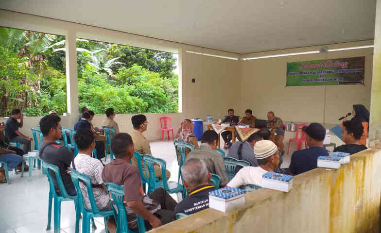 Pemdes Buluh Tumbang Latih Kelompok Tani Pembuatan Pupuk Organik