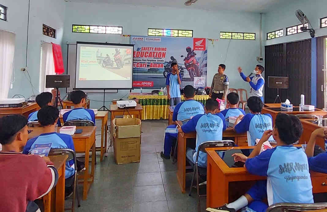 Gandeng Satlantas Polres Belitung, Honda Safety Riding Education di SMK Negeri 2 Tanjungpandan