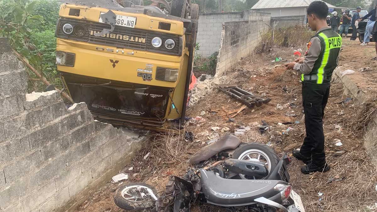 Kecelakaan! Truk Oleng Tabrak Motor di Jalan Pilang, Pelajar Dilarikan ke RSUD