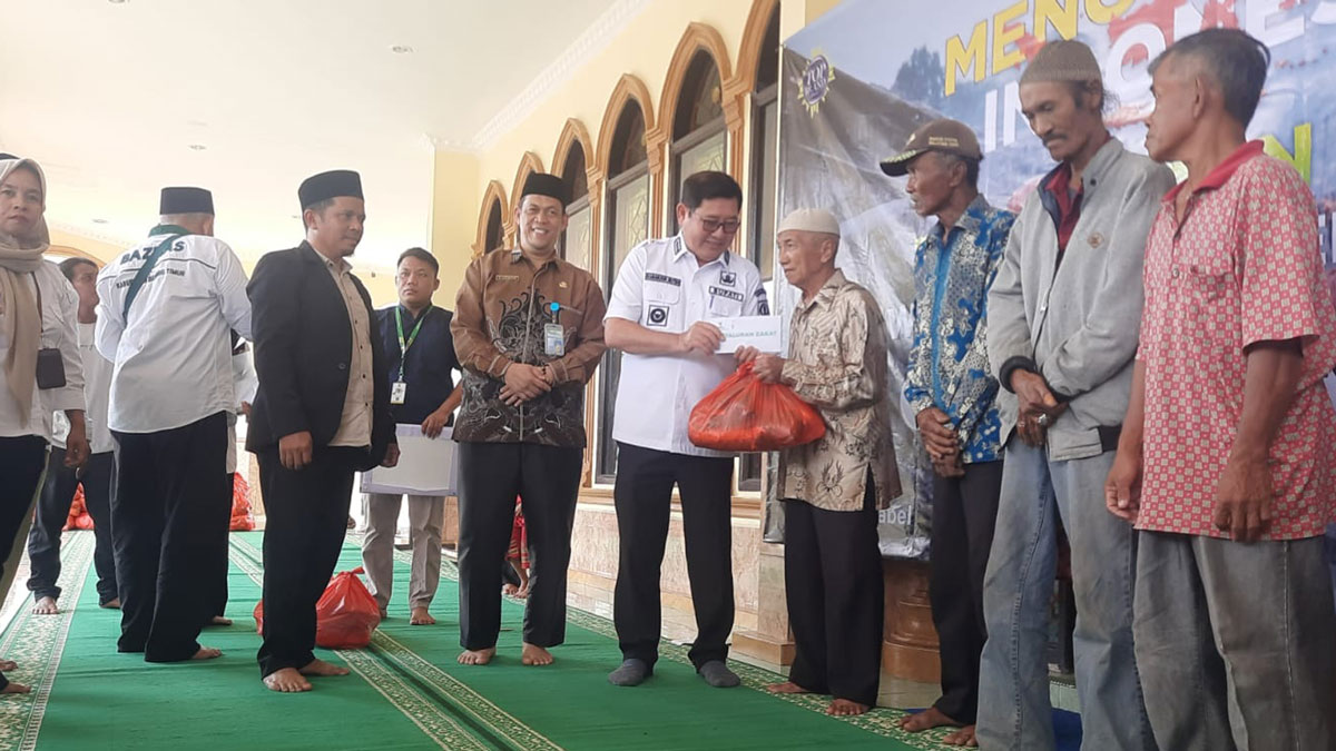 Ratusan Warga Beltim Terima Bantuan dari Baznas Babel, Ini Harapan Bupati
