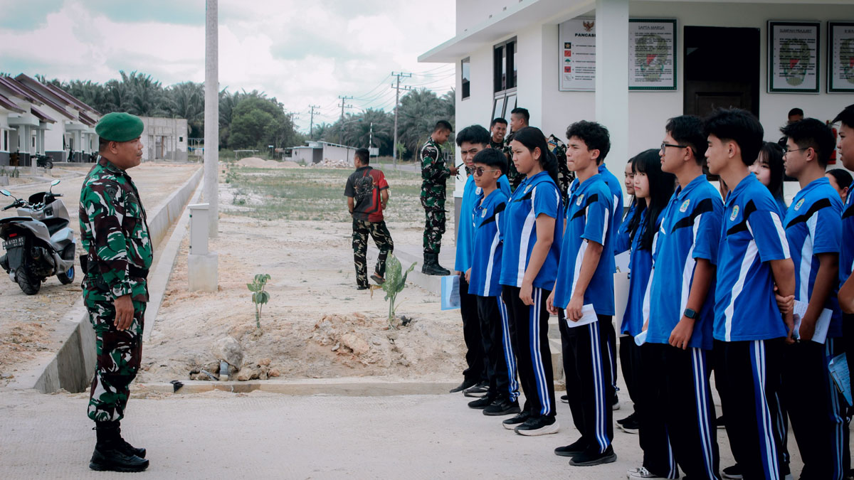 Study Tour SMA Anugrah ke Yonif 845 Ksatria Satam, Siswa Digembleng Disiplin dan Jiwa Nasionalisme