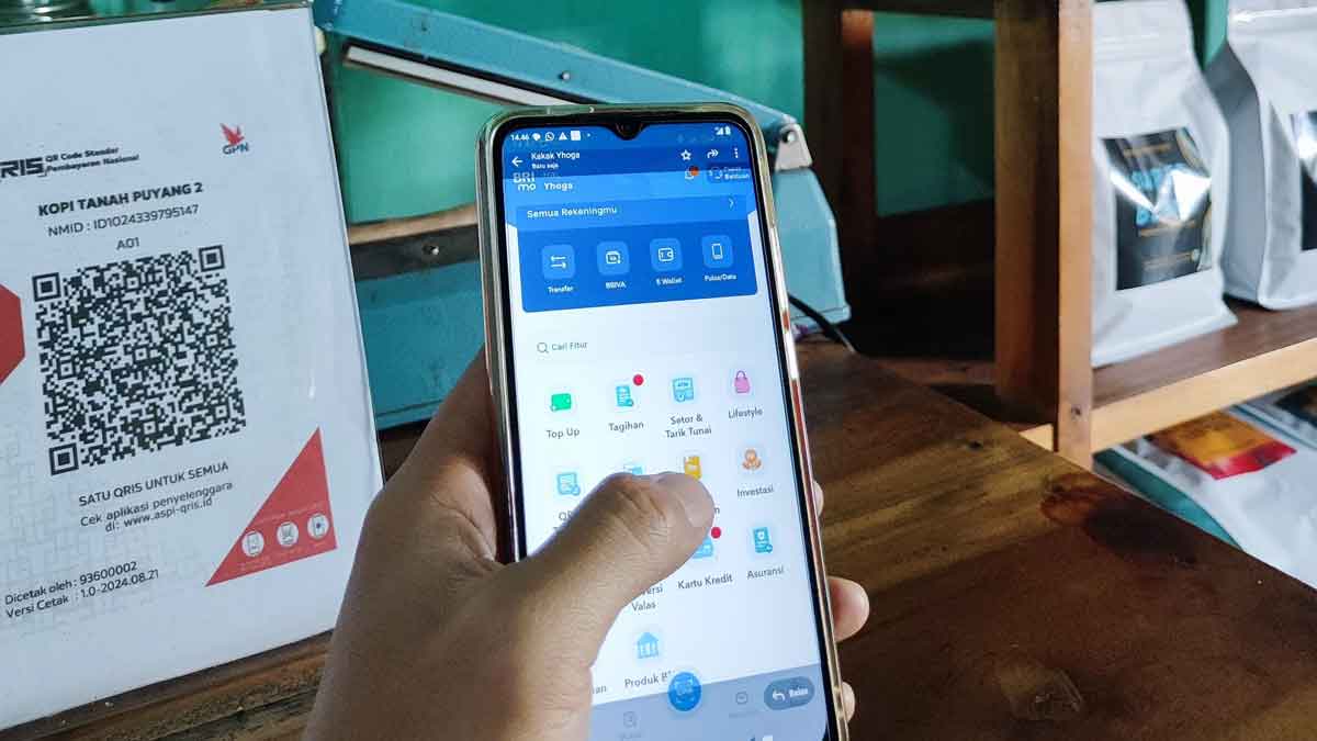 QRIS dan Mobile Banking BRI, Solusi Pembayaran Digital Praktis untuk UMKM Kopi Lahat