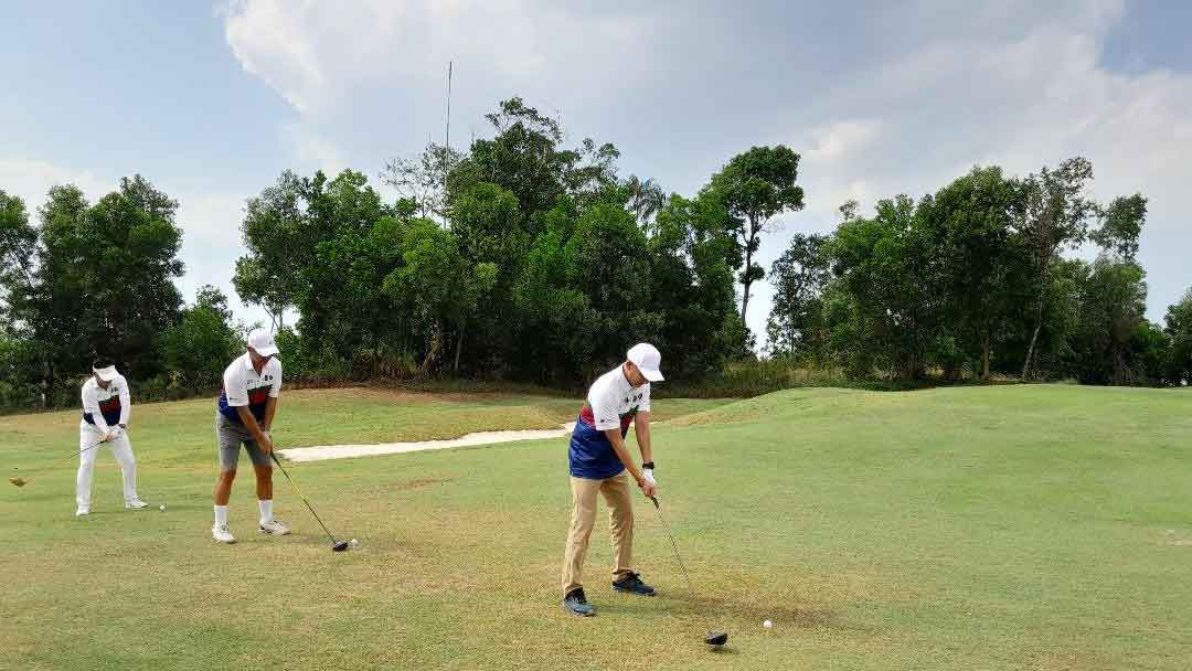 Birdie di Hol 17, Menparekraf Saat Terkesan Jajal Lapangan Golf Belitung Bernuansa Geopark