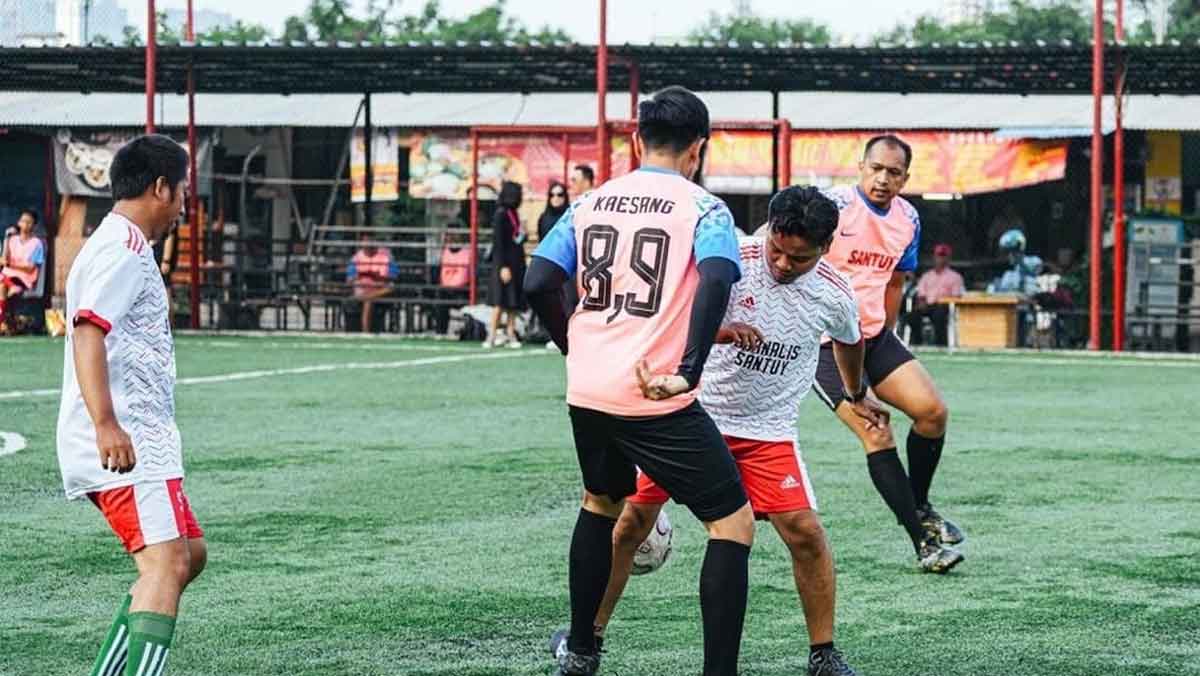 Kaesang Pangarep Rayakan Hari Pers Nasional Dengan Main Bola Lawan Jurnalis
