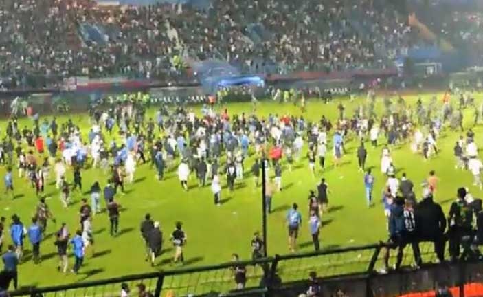 Tragedi Arema FC vs Persebaya di Kanjuruhan, Sepak Bola Paling Berdarah Dunia, Ratusan Suporter Meninggal