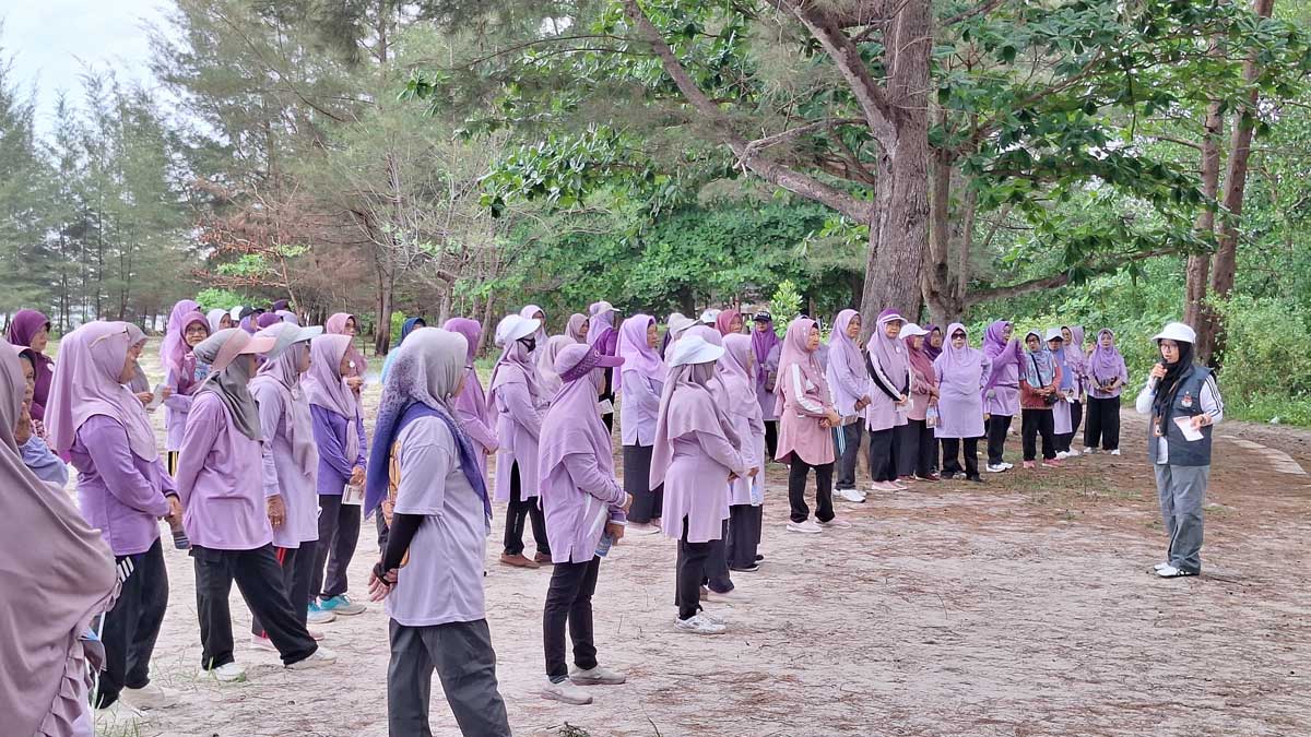 KPU Beltim Edukasi Demokrasi di Tepi Pantai, Sasar Pemilih Lansia Bersama KLPI