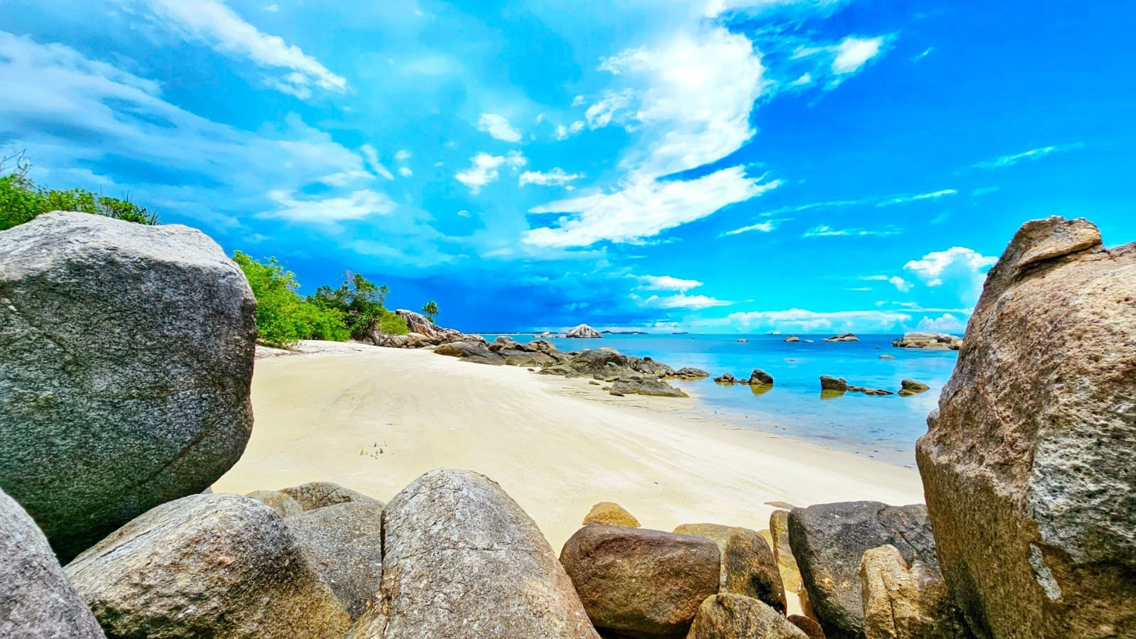 Liburan Tahun Baru 2025: 7 Pantai Terindah di Belitung yang Wajib Dikunjungi